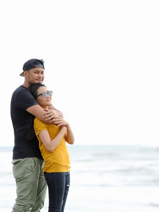 Sering kali saat dilokasi syuting, perempuan kelahiran Bengkulu 27 tahun silam itu mendapat banyak pertanyaan soal hamil. Hal itu hingga terbawa dalam mimpi. (Instagram/ryana_dea)