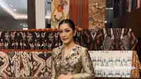 6 Potret Aliya Rajasa Memukau di Pertunangan Rasyid Rajasa, Tampil Berkebaya Cokelat