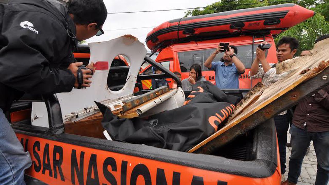 Nelayan Donggola Kembali Temukan Serpihan Diduga AirAsia