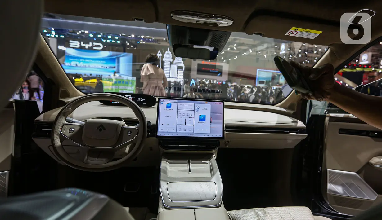 AION HYPTEC HT memiliki kapasitas baterai yang mencapai 83 kWh memungkinkan jangkauan berkendara lebih dari 600 km dalam kondisi baterai terisi penuh atau 100%. (Liputan6.com/Angga Yuniar)