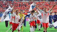 Meski wakil Asia di putaran final Piala Dunia lebih banyak gugur di fase grup, namun terdapat 5 wakil Asia yang mampu melewati fase grup untuk melangkah lebih jauh di pesta 4 tahunan sepak bola sejagat tersebut. Korea Selatan tercatat sebagai wakil Asia dengan torehan prestasi terbaik di Piala Dunia saat menjadi tuan rumah bareng Jepang di edisi 2002 dengan melangkah hingga semifinal. Berikut daftar lengkap 5 negara tersebut. (AFP/Kim Jae-hwan)