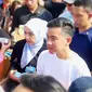 Calon wakil presiden (cawapres) Gibran Rakabuming Raka sempat mendatangi Car Free Day (CFD) di Bunderan Hotel Indonesia, Jakarta. Sembari jalan santai, dia pun ditemani oleh Blue Squad PAN. (Foto: Tim PAN).