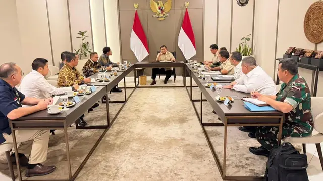 Presiden Prabowo Subianto memimpin rapat khusus di Pangkalan Halim Perdanakusuma.