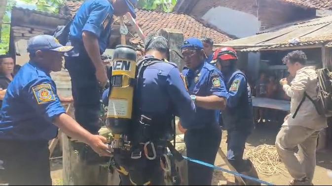 Penyelamatan Lansia dari Dasar Sumur Berlangsung Dramatis