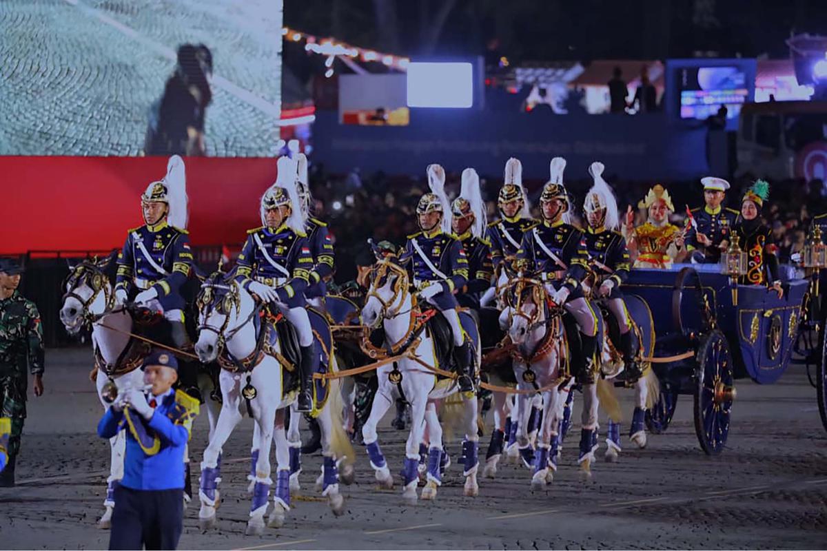 FOTO: Meriah! Pesta Rakyat & Karnaval HUT ke-80 RI Dimeriahkan TNI dan Kemhan