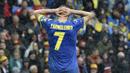 Kemenangan The Dragons didapat berkat gol bunuh diri yang dicetak oleh kapten timnas Ukraina Andriy Yarmolenko pada menit ke-34. (AP/Rui Vieira)