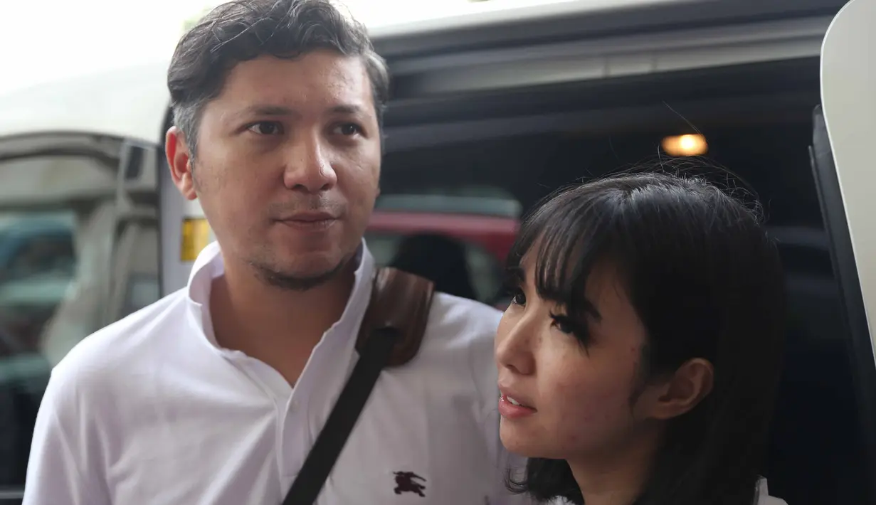 Seperti diketahui, Julia Perez kurang lebih telah sebulan menjalani perawatan di Rumah Sakit Cipto Mangunkusumo (RSCM). Kondisi Jupe yang naik turun itu hingga muncul berita Jupe meninggal dunia. (Nurwahyunan/Bintang.com)