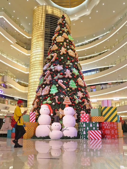 FOTO Keren Mal  Ini Hadirkan Dekorasi  Pohon Natal  