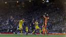 Pemain Ukraina Andriy Yarmolenko (kedua dari kiri) mencetak gol ke gawang Skotlandia pada pertandingan play-off kualifikasi Piala Dunia 2022 di Hampden Park Stadium, Glasgow, Skotlandia, 1 Juni 2022. Ukraina menang 3-1. (AP Photo/Scott Heppell)
