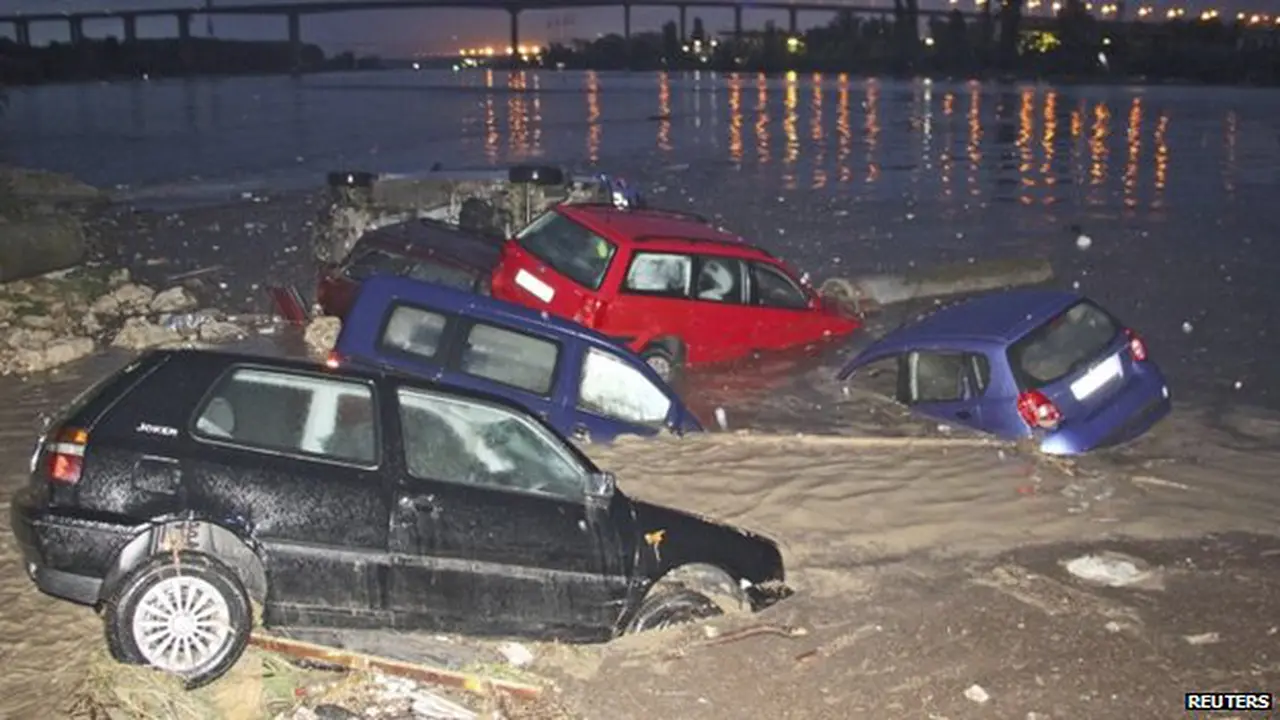 Banjir Parah Bulgaria Telan 10 Nyawa, Listrik Putus