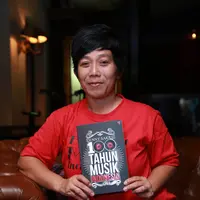 Diskusi Bangga Musik Indonesia ' 100 Tahun Musik indonesia, sebuah buku karya Denny Sakrie - Pissa Cafe Jln Theresia no 1