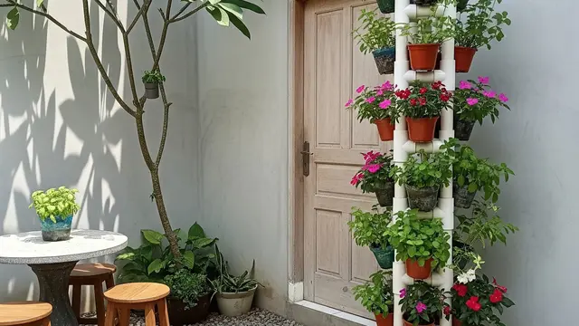 9 Ide Tower Garden dari Pipa PVC dan Botol Plastik, Berkebun Praktis