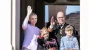 Pangeran Albert dari Monako dan istrinya, Putri Charlene, tampil penuh gaya untuk merayakan Hari Nasional negara itu pada hari Selasa, 19 November, anak kembar mereka yang berusia 9 tahun benar-benar mencuri perhatian. [Instagram/ @palaisprincierdemonaco]