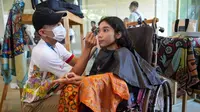 Yayasan Perempuan Tangguh Indonesia (PTI) melakukan pelatihan agar para penyandang disabilitas dapat menjadi pengusaha, atau dapat diterima di beragam industri kreatif di Indonesia.