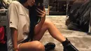 Lagi, Kylie Jenner pun tak masalah hanya dengan kaus gombrong dan tanpa celana. (instagram/kyliejenner)