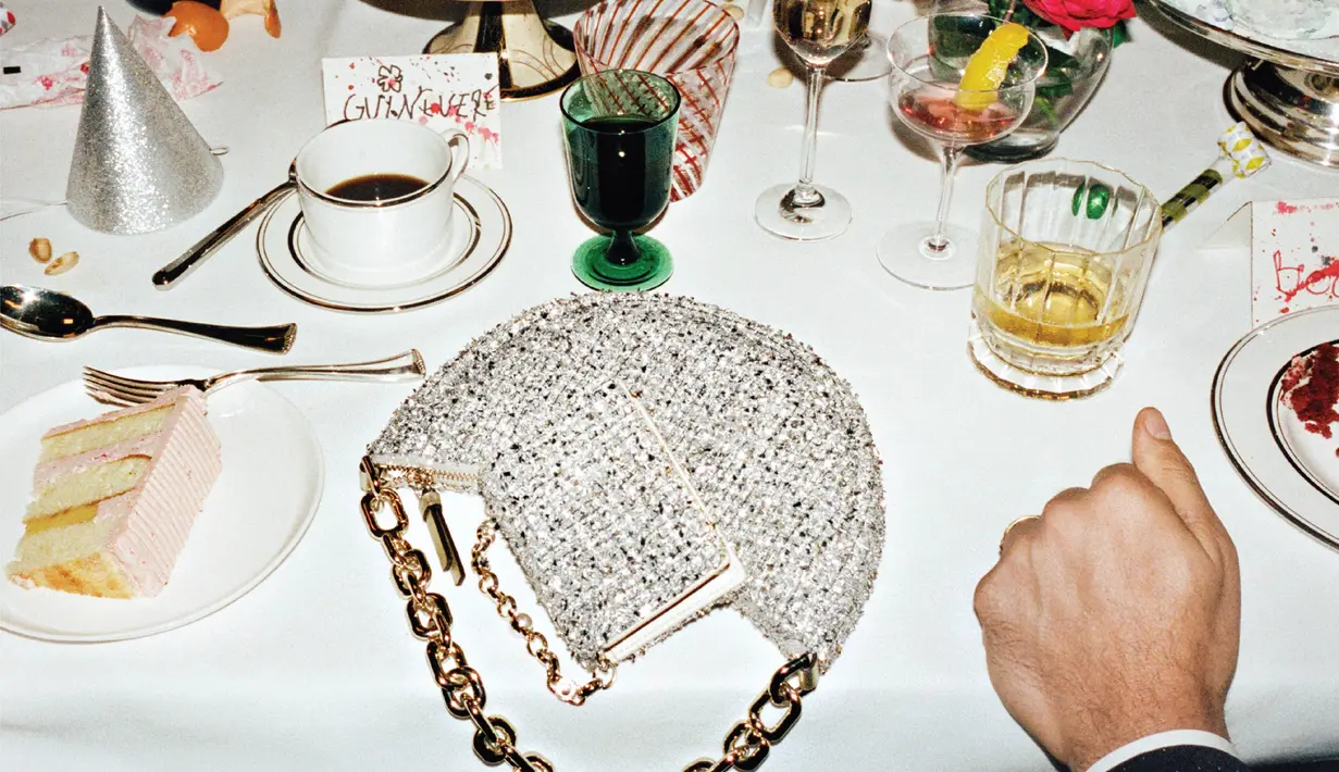 Kate Spade New York juga mengahdirkan ukuran baru untuk beberapa siluet tas favorit dan ragam tas baru yang fungsional. Berbagai motif khas New York digambarkan di setiap item dalam koleksi kali ini.Foto: Document/Kate Spade New York.