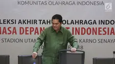 Ketua Umum KOI, Erick Thohir saat menjadi pembicara kunci pada Refleksi Akhir Tahun Olahraga Indonesia di SUGBK, Jakarta, Senin (10/12). Acara Refleksi Akhir Tahun ini juga dihadiri Ketua INAPGOC Raja Sapta Oktohari. (Liputan6.com/Helmi Fithriansyah)