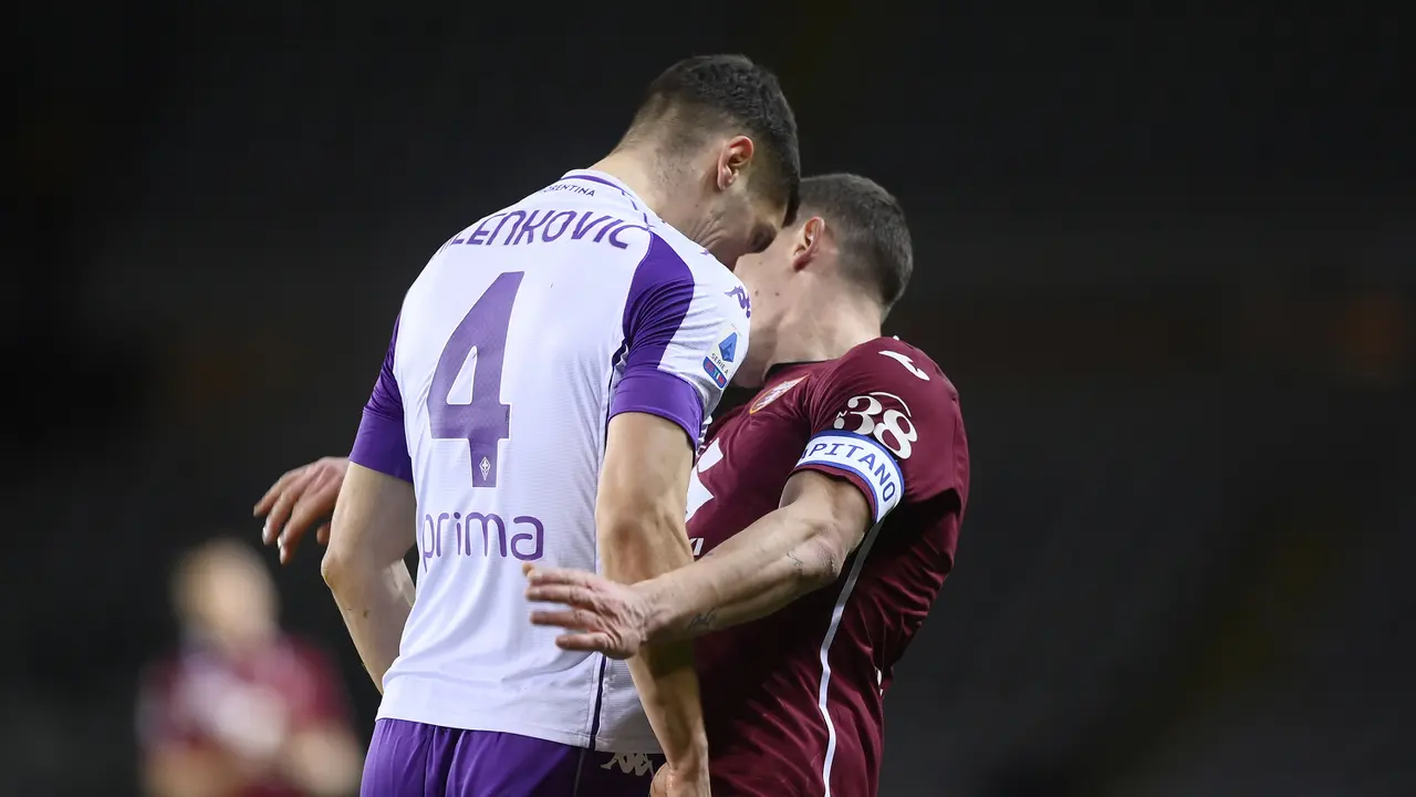 FOTO: Diwarnai 2 Kartu Merah, Torino Imbangi Fiorentina 1-1