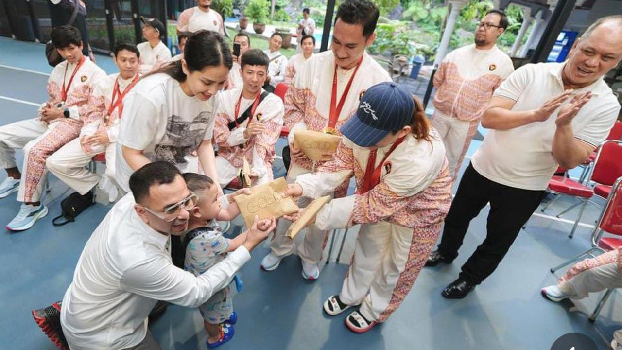 Potret Raffi Ahmad Gelontorkan Uang Rp500 Juta Lebih Untuk Tim Indonesia Peraih Medali di Paralympic Games Paris 2024