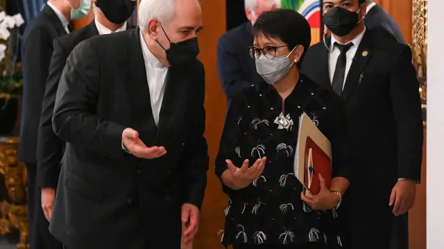 Pertemuan Menlu Retno Marsudi dan Menlu Iran Mohammad Javad Zarif.