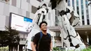 Ariel NOAH selama berada di Jepang untuk promosi salah satu produk air mineral. (Foto: Instagram/arielnoah)