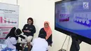 Para lansia memeriksa kesehatan saraf di booth Neuropathy Check Point saat CFD di Jakarta, Minggu (7/7/2019). Kemenkes bersama Neurobion, produsen vitamin neurotropik dari P&G Health Indonesia memberikan cek kesehatan mengenai risiko neuropati di acara puncak HLUN 2019. (Liputan6.com/Angga Yuniar)