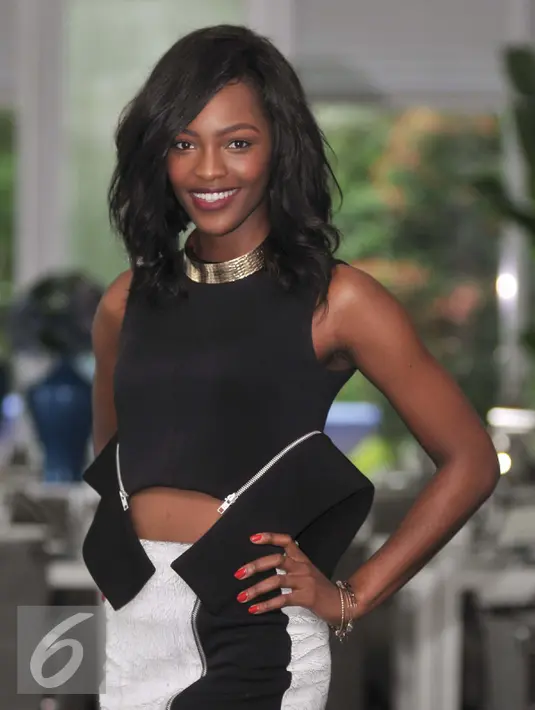 Juara America's Next Top Model, Mame Adjei saat berkunjung ke Indonesia untuk merayakan kemenangannya di Hotel Mulia, Jakarta, Kamis (17/12/2015). (Liputan6.com/Gempur M Surya)