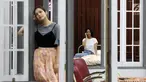 Aktris Chelsea Islan dan Tara Basro berlatih pentas teater Perempuan-Perempuan Chairil di Gedung Nyi Ageng Serang, Jakarta, Rabu (8/11). Pementasan teater ini akan digelar pada 11 dan 12 November 2017. (Liputan6.com/Immanuel Antonius)