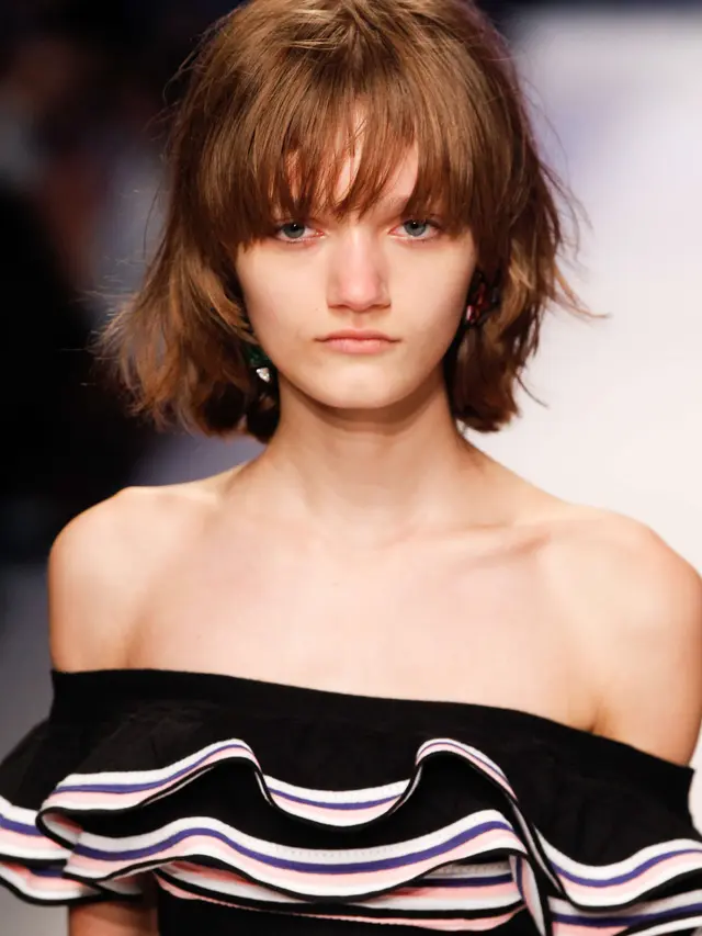 [Bintang] Bikin Wajahmu Terlihat Lebih Tua, Hindari Gaya Rambut Ini!