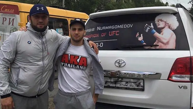 Adu Keren Mobil Khabib dan McGregor, Siapa Juaranya? (Carbuzz)