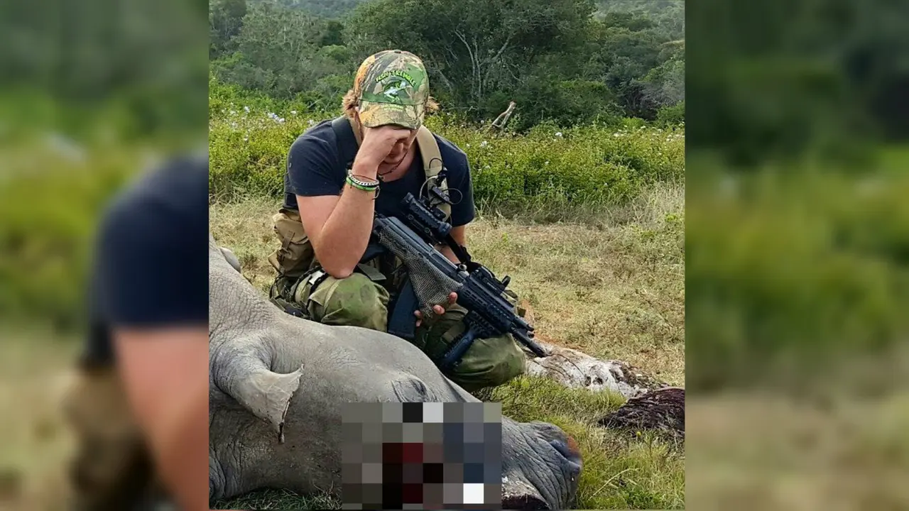 Biadab, Pekerja Satwa Liar Sedih Temukan Tiga Badak Mati