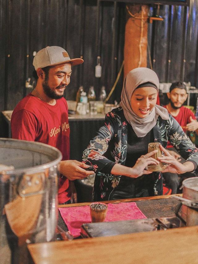 Pesona Awkarin Berhijab Saat Liburan di Aceh (sumber: instagram/@awkarin)