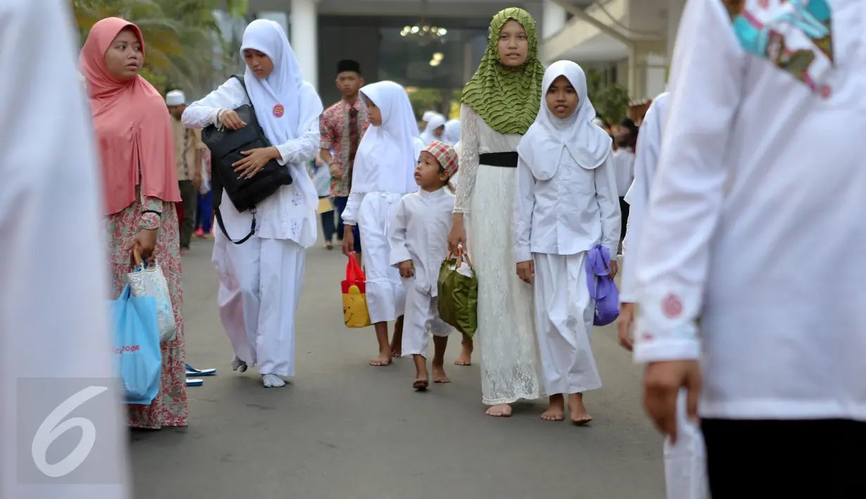 Ratusan anak yatim diundang Presiden Jokowi untuk berbuka puasa bersama di Istana Negara, Jakarta, Kamis (18/6/2015). (Liputan6.com/Faizal Fanani)