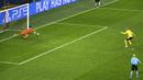 Semua berawal dari ejekan kiper Sevilla, Yassine Bounou kepada Erling Haaland yang gagal membobol gawangnya pada percobaan penalti pertama. (Photo by Ina Fassbender / various sources / AFP)