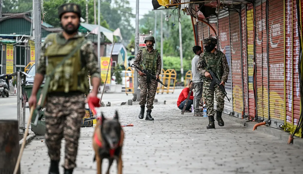 Insiden ini menandai semakin memanasnya konflik antara India dan Pakistan. (Sajjad HUSSAIN/AFP)
