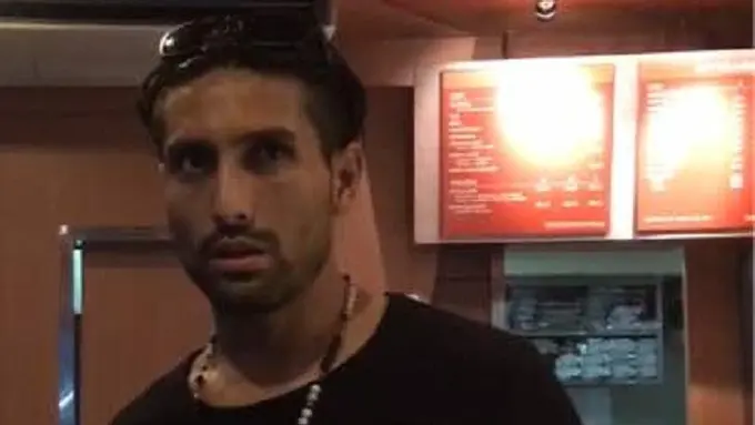 [Bintang] Gaston Castano jenguk Julia Perez 