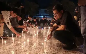 Nyala Lilin dan Gema Doa di Kalianda untuk 8 Orang Hilang di Selat Sunda