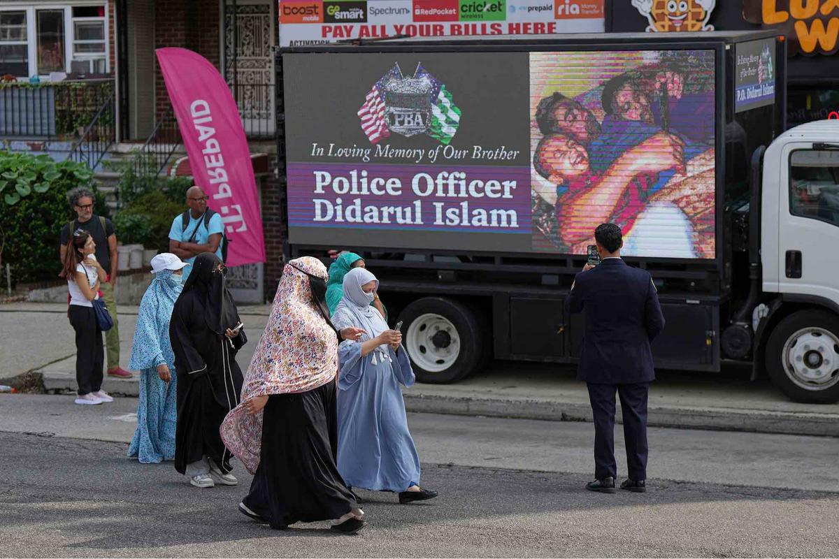 FOTO: Penghormatan Terakhir untuk Didarul Islam, Polisi Muslim New York yang Gugur Saat Penembakan Massal
