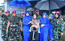 FOTO: Pelepasan Jenazah Dua Prajurit Marinir Korban Longsor Bandung