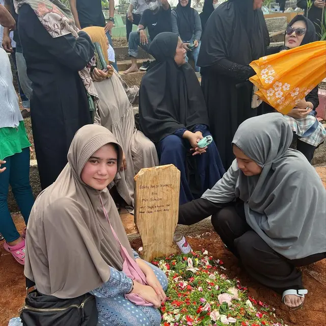 Ditinggal Orang Tersayang, 6 Artis Ini Rayakan Idulfitri dengan Suasana Berbeda