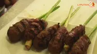 [VIDEO] Nikmatnya Sate Buntel Kurma untuk Berbuka Puasa