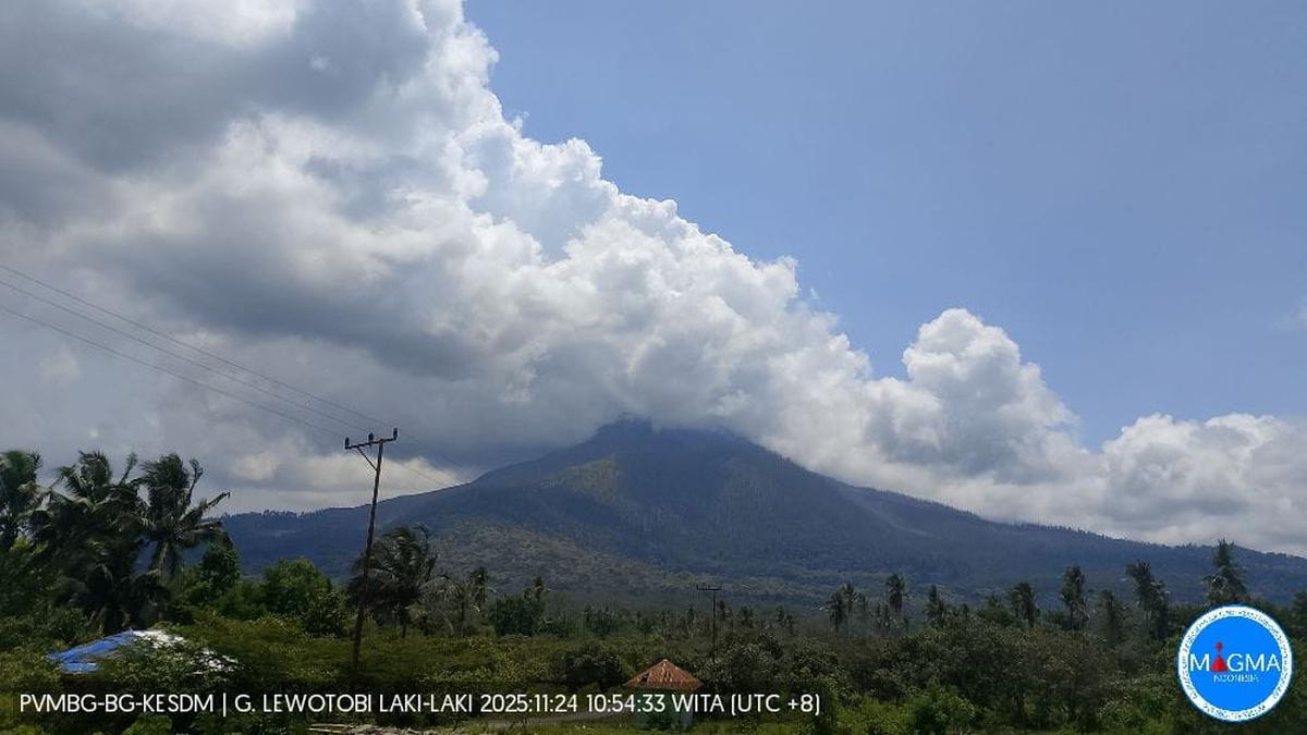 Gunung Lewotobi Laki-Laki Naik Status Jadi Awas