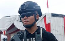 FOTO: Pasukan Brimob Bersenjata Lengkap Jaga Ketat TPS Tempat Anies Mencoblos