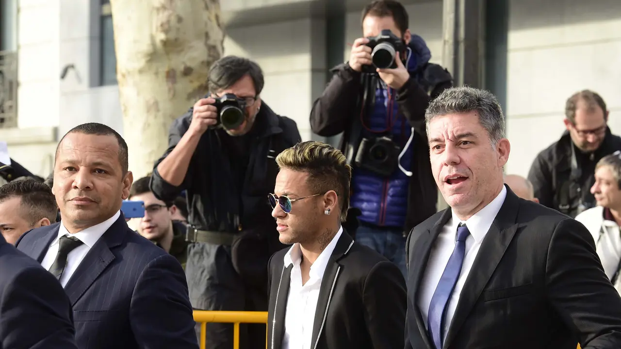 Detik-Detik Kehadiran Neymar di Kantor Pengadilan atas Kasus Penggelapan Pajak