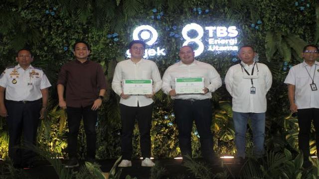 <span>Penandatanganan nota kesepahaman Gojek dan PT TBS Energi Utama Tbk pada Kamis (18/11/2021) (Dok: Istimewa)</span>