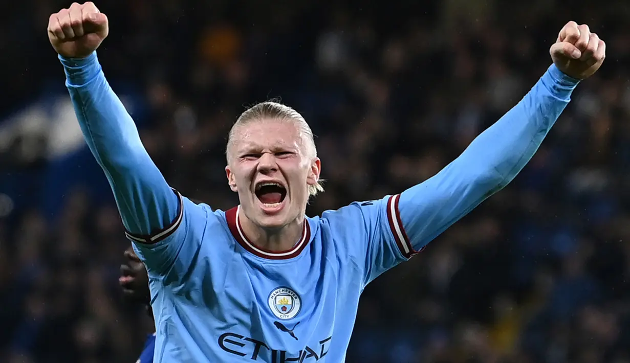Monster depan gawang asal Norwegia ini telah mengoleksi delapan gol di Liga Champions 2025. Erling Haaland selalu menjadi ancaman bagi pertahanan lawan. (AFP/Glyn Kirk)
