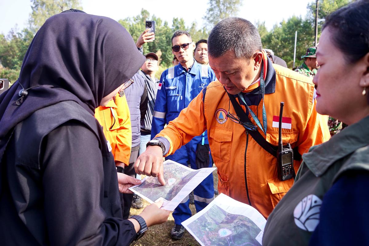 Karhutla Kawah Ijen Berangsur Mereda, Tim Gabungan Sisir Sisa Bara Api