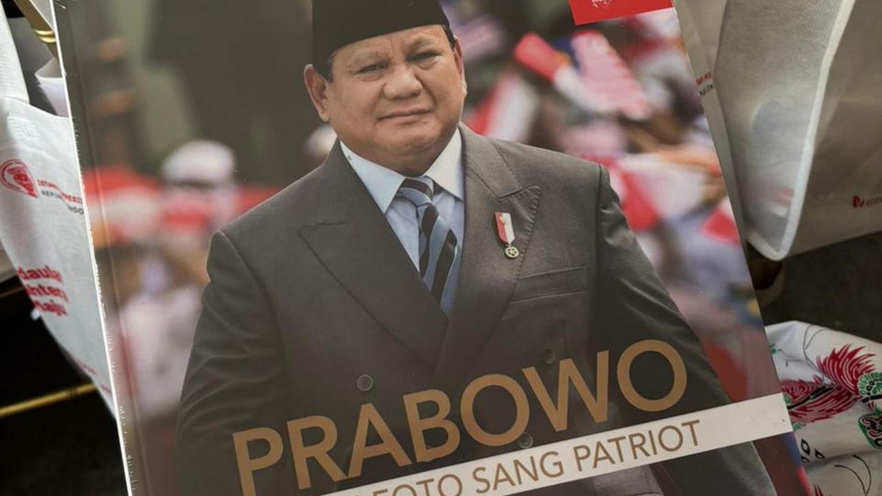 Suvenir HUT ke-80 RI di Istana: Payung, Tumbler hingga Buku Prabowo