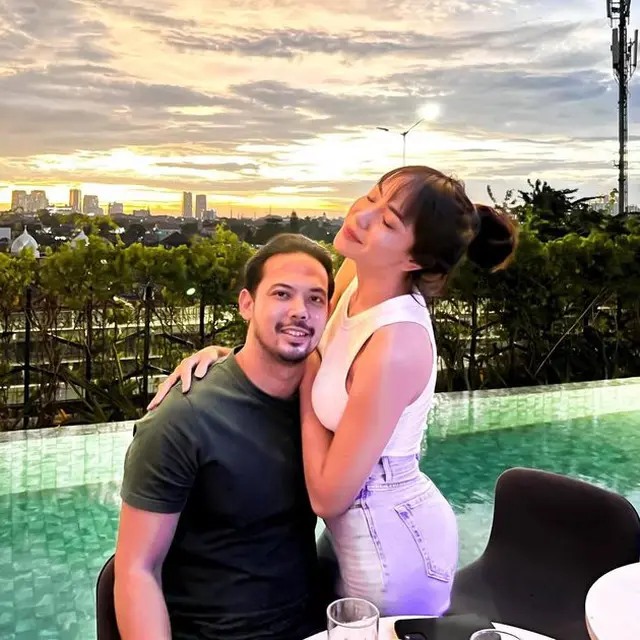 Beda Usia 15 Tahun, Ini 6 Potret Baby Jovanca Pacar Baru Adilla Dimitri