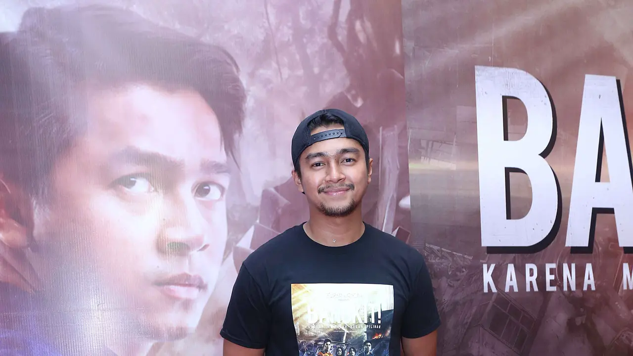 Cerita Lucu Deva Mahenra Ikut Lomba Panjat Pinang
